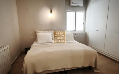 Beautiful, fully refurbished apartment with spacious terraces.